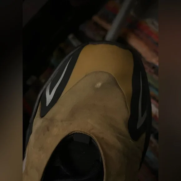 Yeezy 700 MNVN - Picture 5 of 9